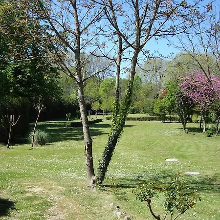 לינה וארוחת בוקר Le Domaine Du Montplaisir *